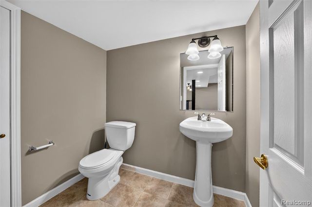 2711 Greenlawn Avenue, Commerce Twp, MI 48382