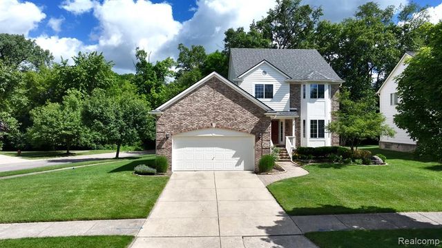 2711 Greenlawn Avenue, Commerce Twp, MI 48382