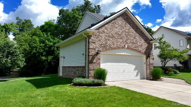 2711 Greenlawn Avenue, Commerce Twp, MI 48382