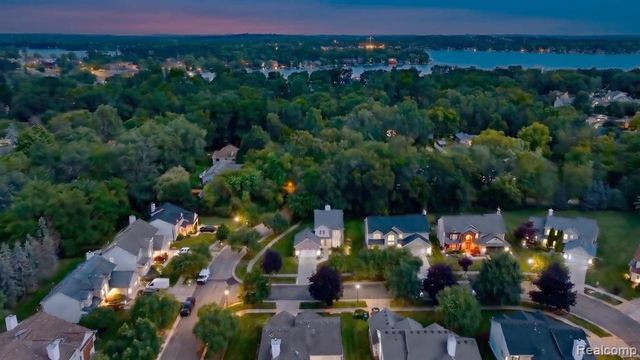 2711 Greenlawn Avenue, Commerce Twp, MI 48382