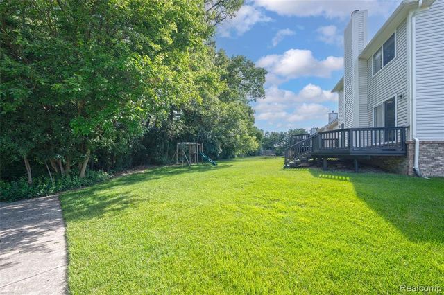 2711 Greenlawn Avenue, Commerce Twp, MI 48382