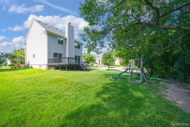 2711 Greenlawn Avenue, Commerce Twp, MI 48382