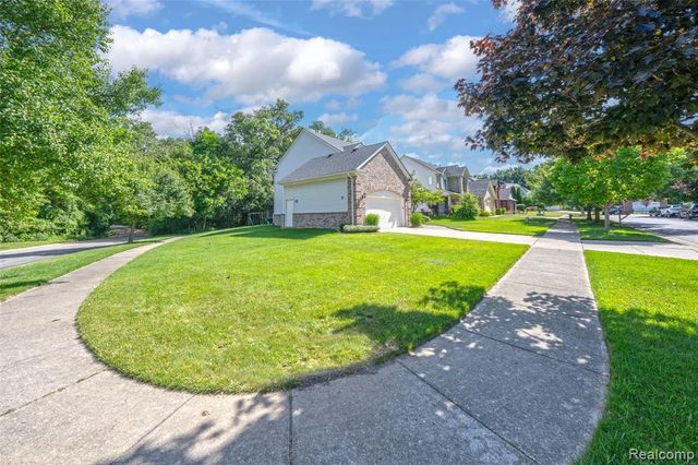 2711 Greenlawn Avenue, Commerce Twp, MI 48382