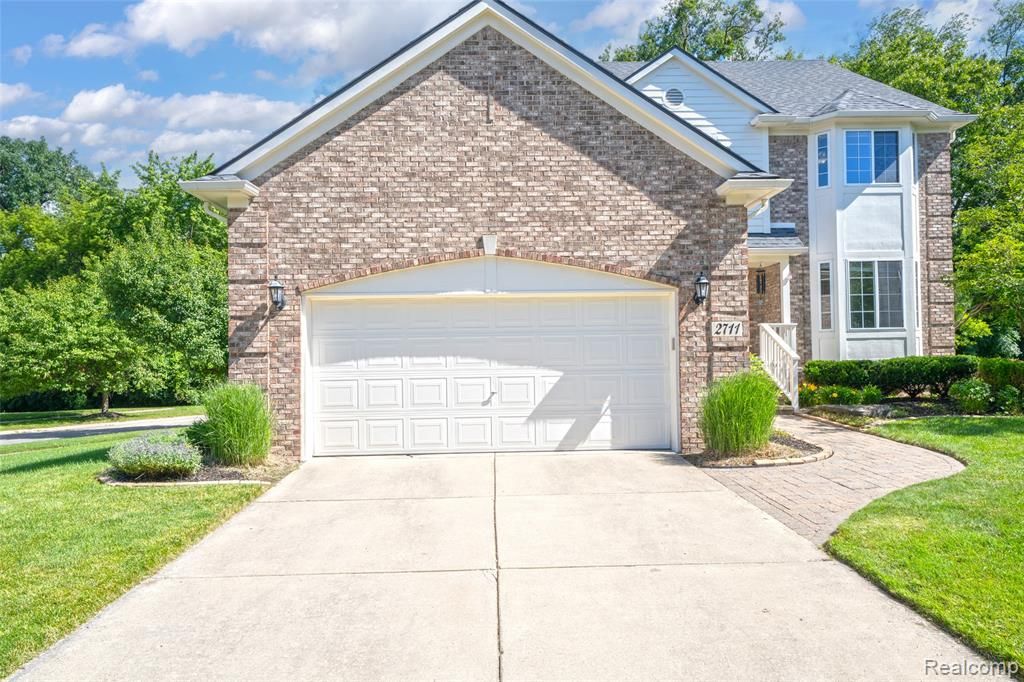 2711 Greenlawn Avenue, Commerce Twp, MI 48382