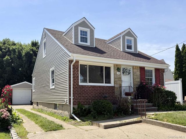 135 Barwick Boulevard, Mineola, NY 11501