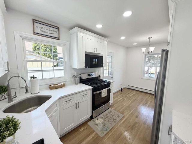 135 Barwick Boulevard, Mineola, NY 11501