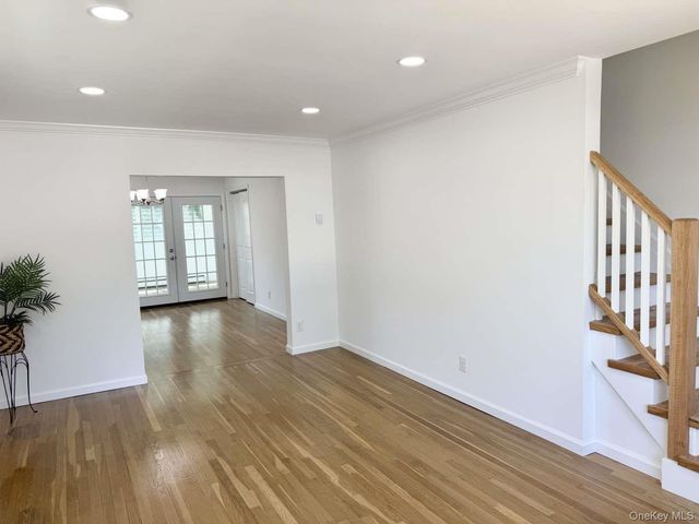 135 Barwick Boulevard, Mineola, NY 11501