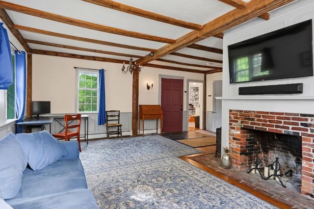 7 Bennington Road, Hancock, NH 03449
