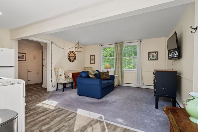 7 Bennington Road, Hancock, NH 03449