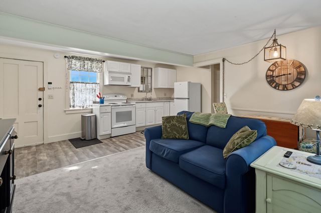 7 Bennington Road, Hancock, NH 03449