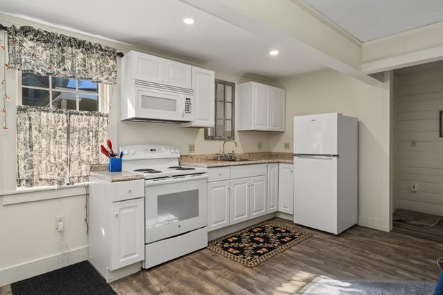 7 Bennington Road, Hancock, NH 03449