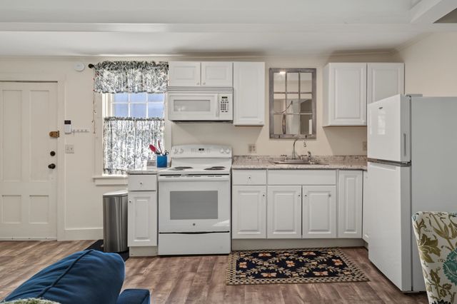 7 Bennington Road, Hancock, NH 03449