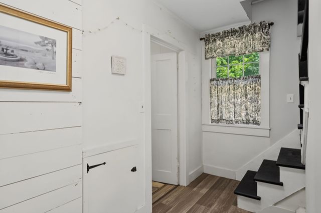 7 Bennington Road, Hancock, NH 03449