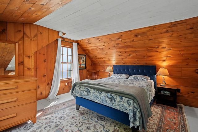 7 Bennington Road, Hancock, NH 03449