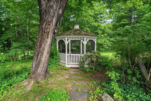7 Bennington Road, Hancock, NH 03449
