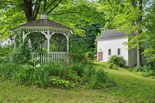 7 Bennington Road, Hancock, NH 03449