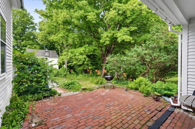 7 Bennington Road, Hancock, NH 03449