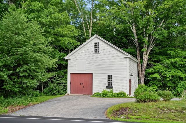 7 Bennington Road, Hancock, NH 03449