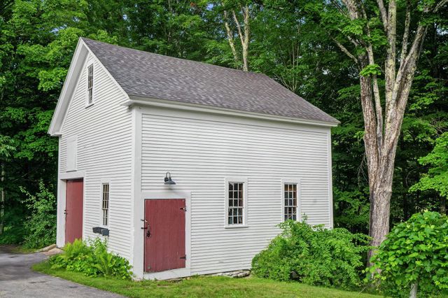 7 Bennington Road, Hancock, NH 03449