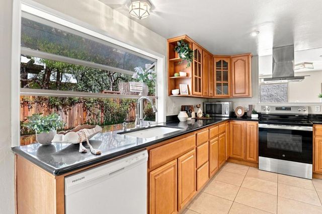 26 Lido Circle, Redwood City, CA 94065