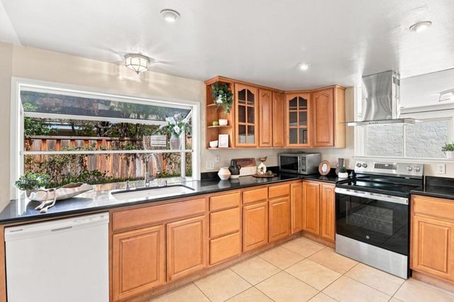 26 Lido Circle, Redwood City, CA 94065