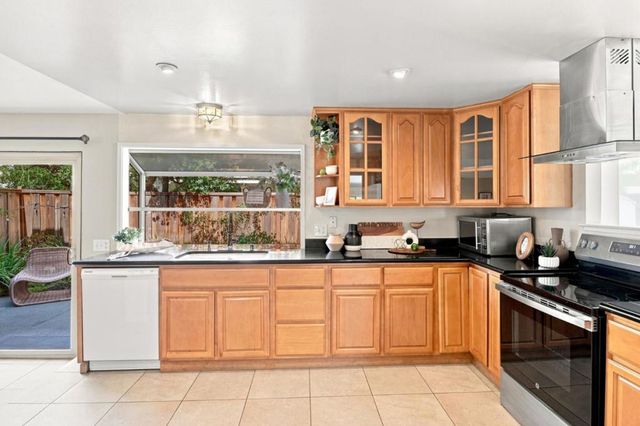 26 Lido Circle, Redwood City, CA 94065
