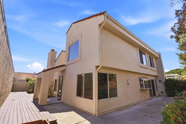 26 Lido Circle, Redwood City, CA 94065