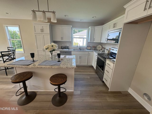 1053 Plum Grove Lane, Toledo, OH 43615