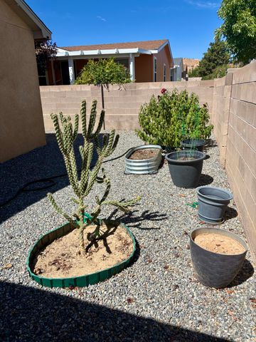 308 Sunrise Bluffs Drive, Belen, NM 87002