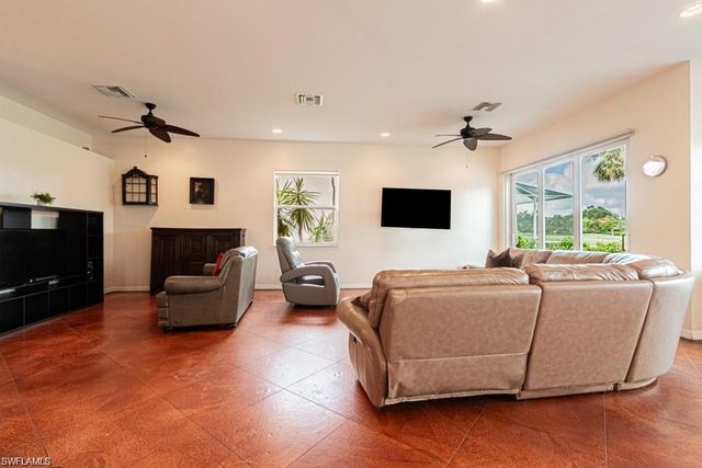 2252 Heritage Greens DR, Naples, FL 34119