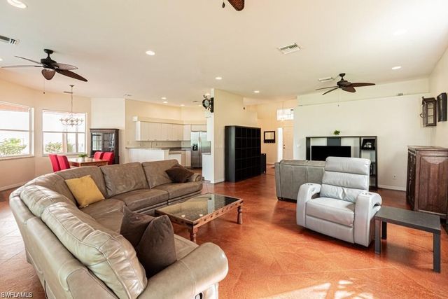 2252 Heritage Greens DR, Naples, FL 34119