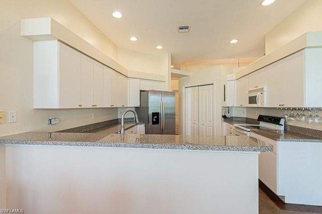 2252 Heritage Greens DR, Naples, FL 34119