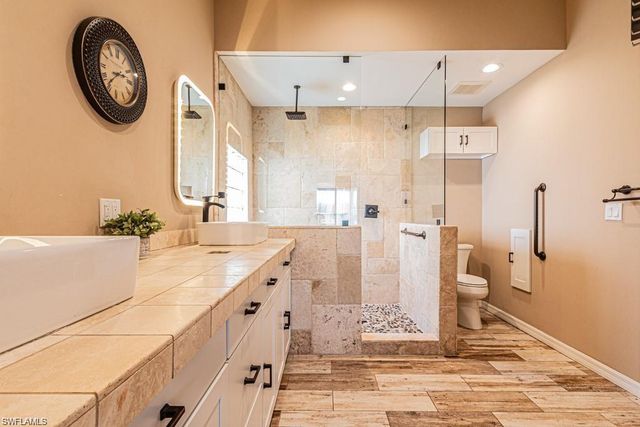 2252 Heritage Greens DR, Naples, FL 34119