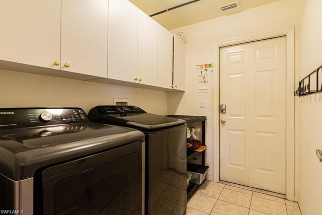 2252 Heritage Greens DR, Naples, FL 34119