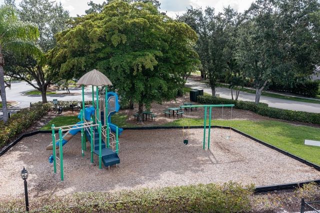 2252 Heritage Greens DR, Naples, FL 34119