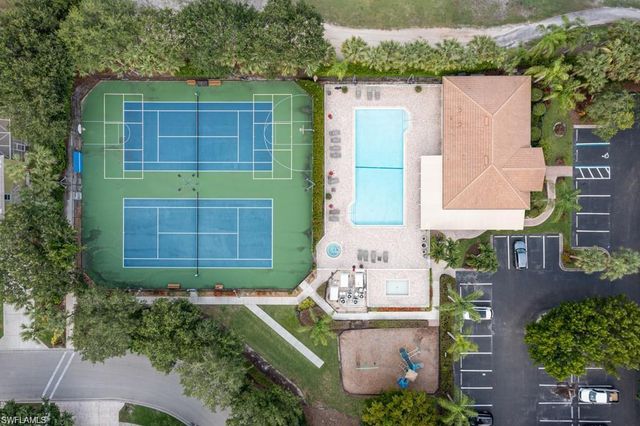 2252 Heritage Greens DR, Naples, FL 34119