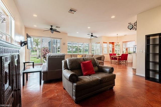 2252 Heritage Greens DR, Naples, FL 34119