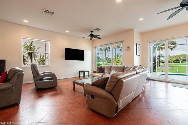 2252 Heritage Greens DR, Naples, FL 34119