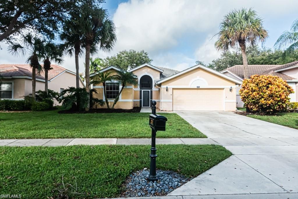 2252 Heritage Greens DR, Naples, FL 34119
