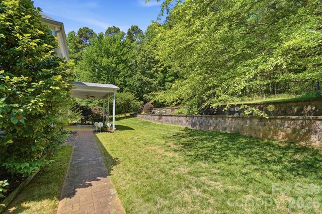 269 Charter Oak Court, Mooresville, NC 28115