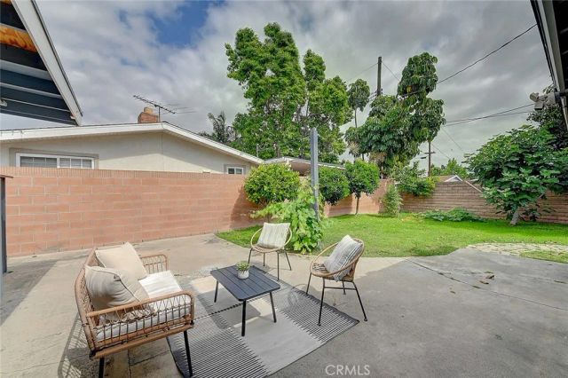 2044 W Spruce Avenue, Orange, CA 92868