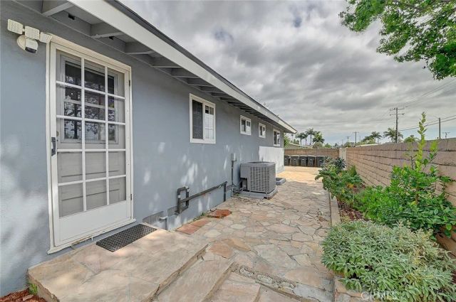 2044 W Spruce Avenue, Orange, CA 92868