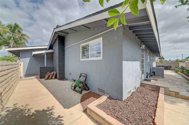 2044 W Spruce Avenue, Orange, CA 92868