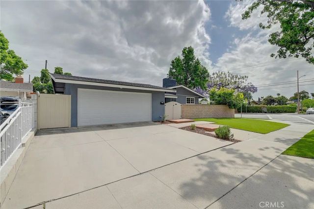 2044 W Spruce Avenue, Orange, CA 92868