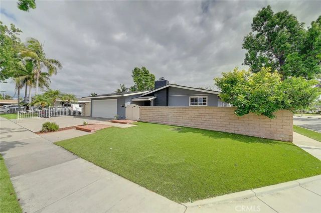 2044 W Spruce Avenue, Orange, CA 92868