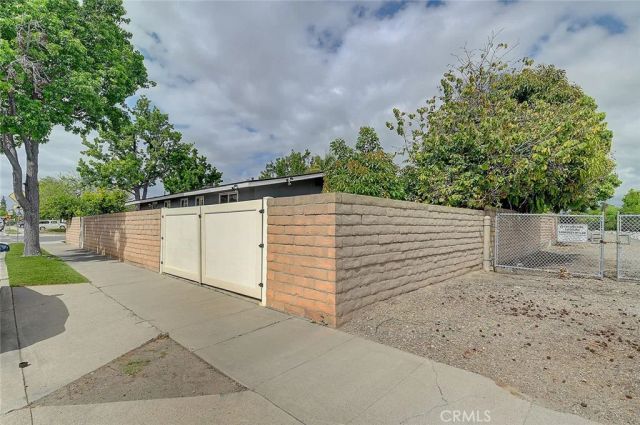 2044 W Spruce Avenue, Orange, CA 92868