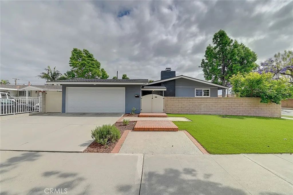 2044 W Spruce Avenue, Orange, CA 92868