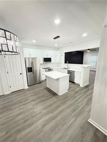 2860 Parkway close, Lithonia, GA 30058