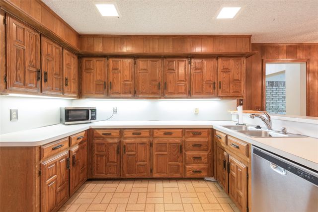 10319 Cimmaron Trail, Dallas, TX 75243