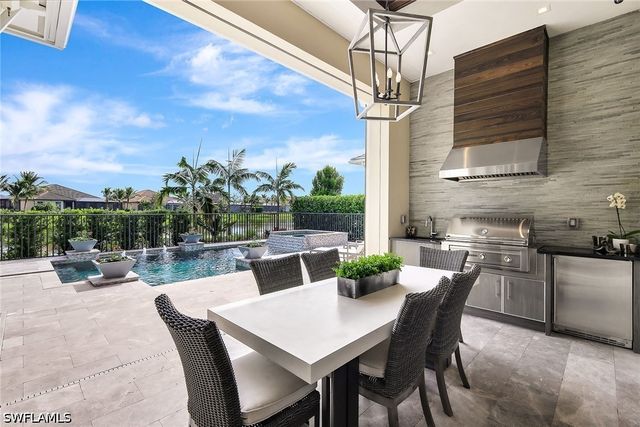 3208 Kumamoto LN, Naples, FL 34114